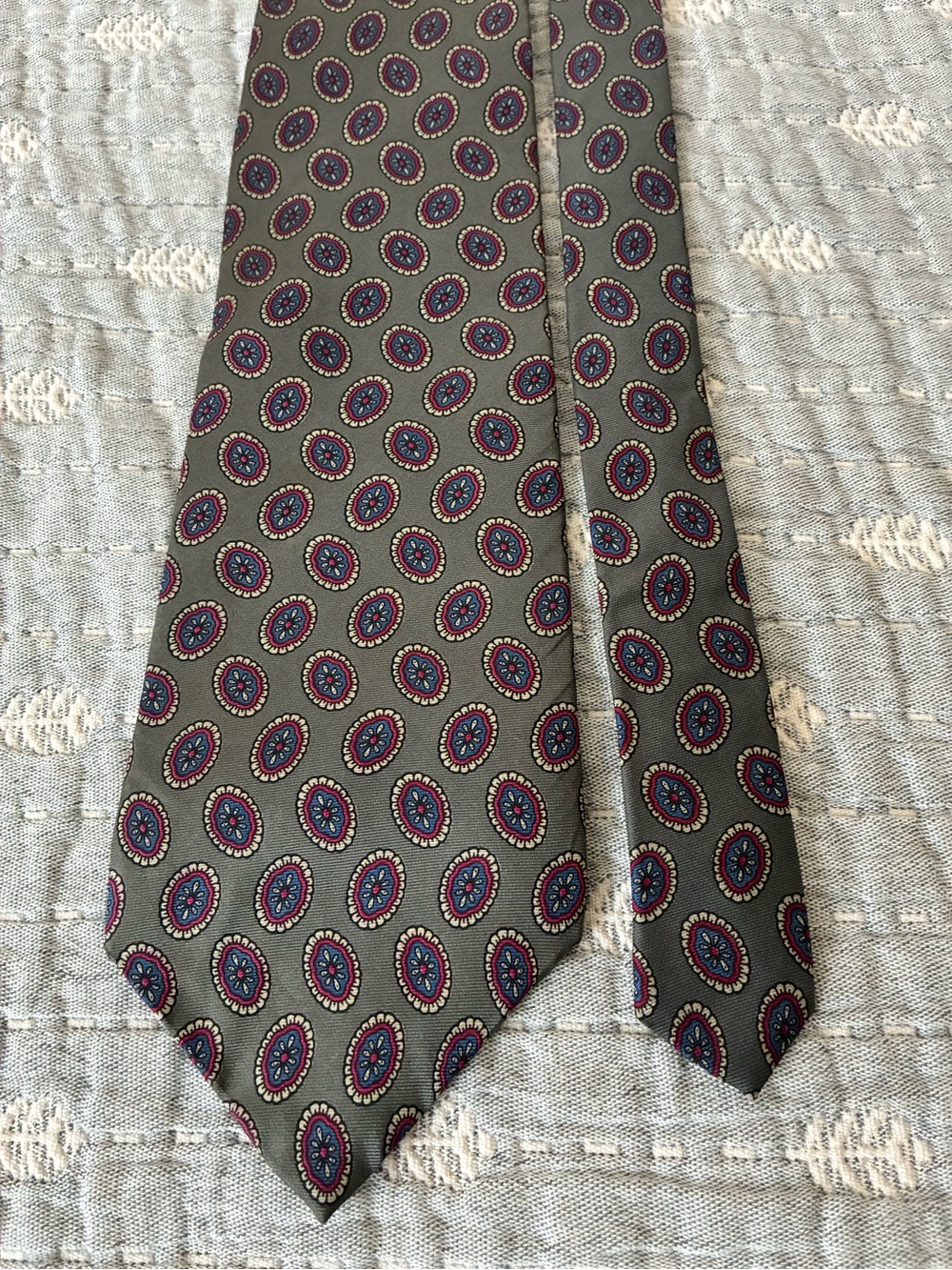 Oscar de la Renta Grey Silk Tie with Pink and Blue Medallions
